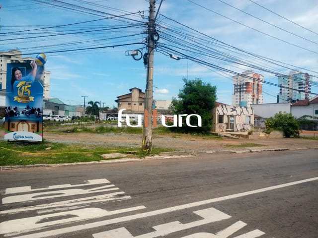 Terreno com 2598m², à venda, no bairro Cidade Jardim em Goiânia