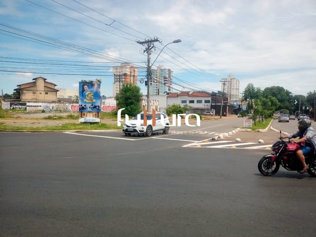 Terreno com 2598m², à venda, no bairro Cidade Jardim em Goiânia