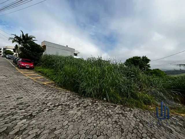 Terreno com 746m², à venda, no bairro Jardim Amália em Volta Redonda
