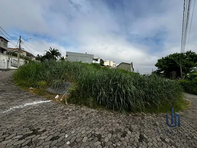 Terreno com 746m², à venda, no bairro Jardim Amália em Volta Redonda