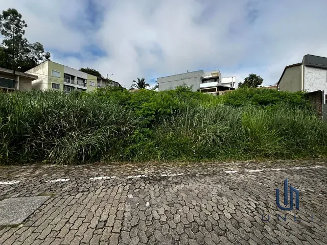 Terreno com 746m², à venda, no bairro Jardim Amália em Volta Redonda