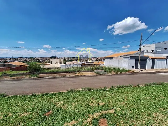 Terreno com 375m², à venda, no bairro Jardim Ouro Verde em Guaxupé