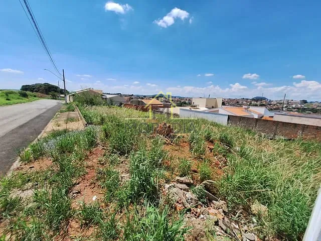 Terreno com 375m², à venda, no bairro Jardim Ouro Verde em Guaxupé