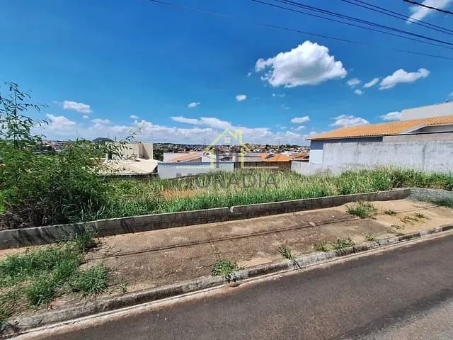 Terreno com 375m², à venda, no bairro Jardim Ouro Verde em Guaxupé
