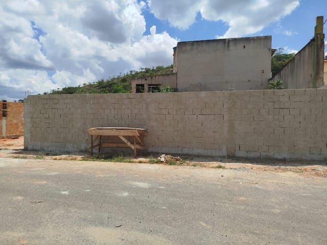 Terreno com 350m², à venda, no bairro Vale das Acácias em Santa Luzia