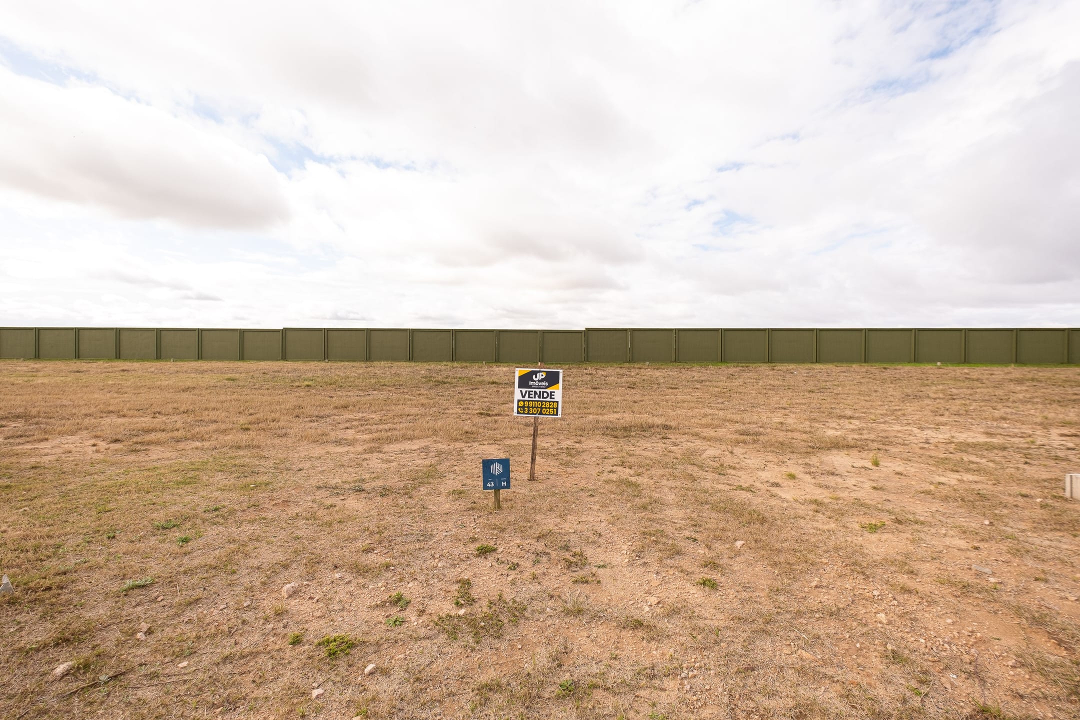 Terreno à venda no Condomínio Riviera com infraestrutura completa , 245 m² por R$ 240.000,00 - Laranjal - Pelotas/RS. agende sua visita conosco!