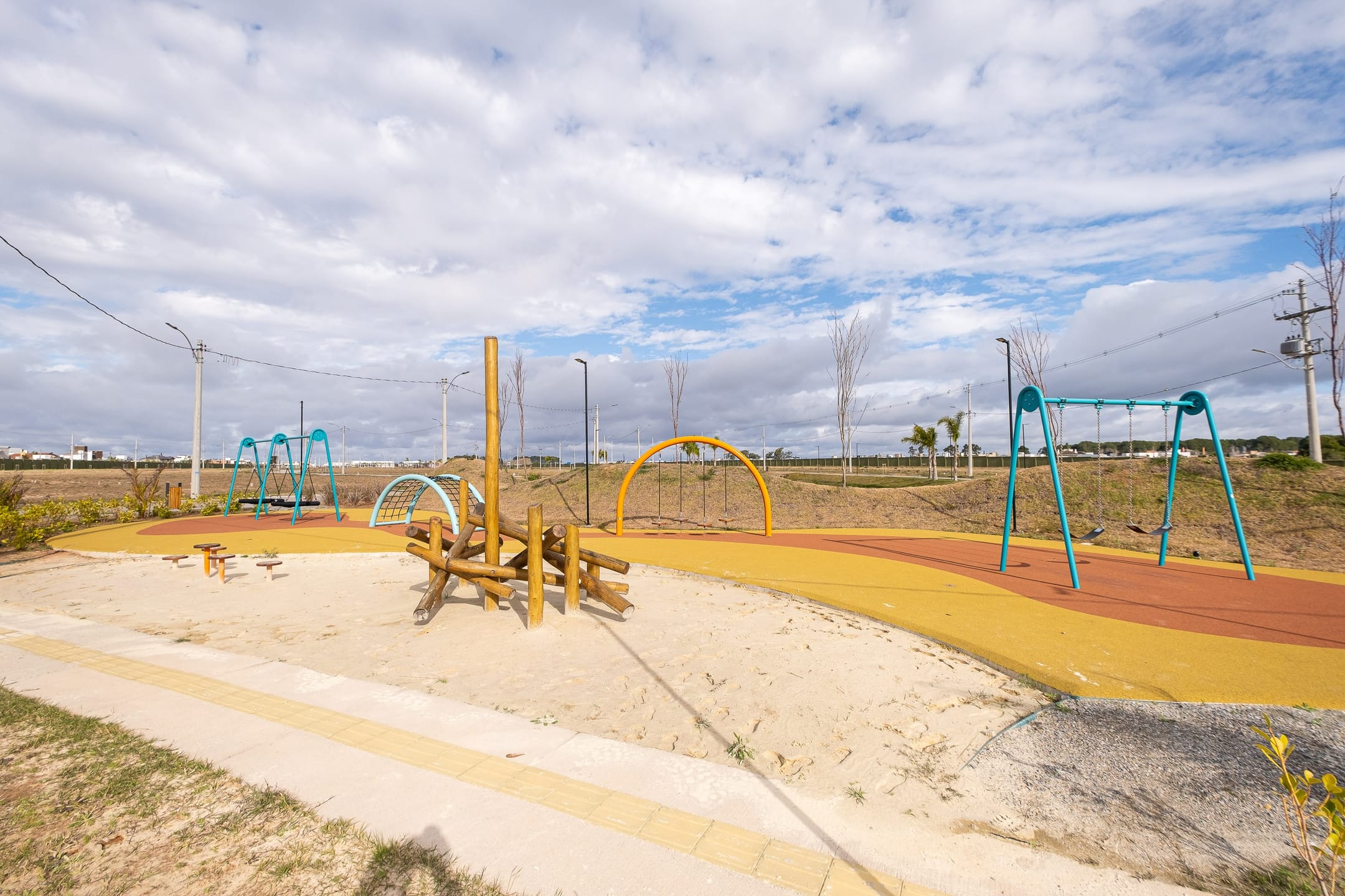 Terreno à venda no Riviera, Laranjal - com área total de 262 m², sendo 10 metros de frente por 26 metros de extensão. - 37