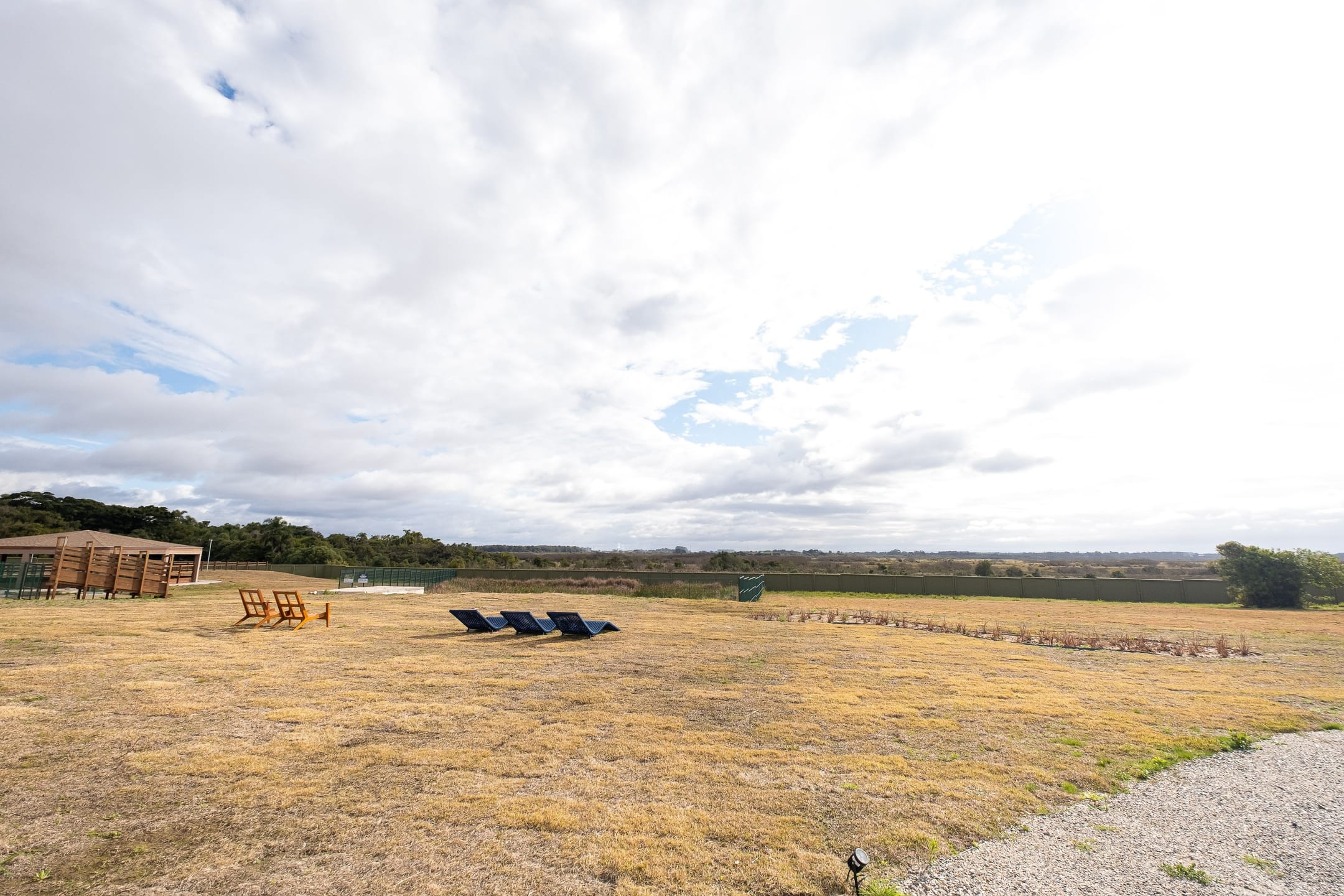 Terreno à venda no Riviera, Laranjal - com área total de 262 m², sendo 10 metros de frente por 26 metros de extensão. - 39