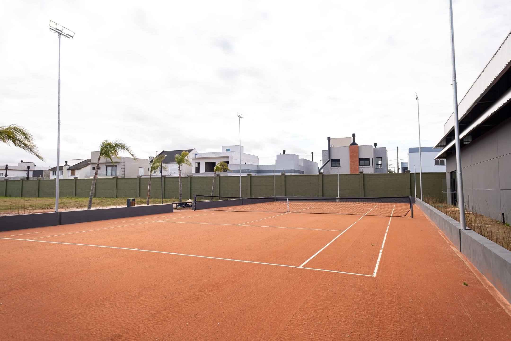Terreno à venda no Riviera, Laranjal - com área total de 262 m², sendo 10 metros de frente por 26 metros de extensão. - 26