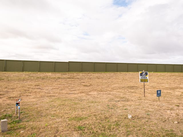 Terreno com 245m², à venda, no bairro Laranjal em Pelotas
