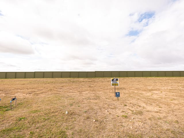 Terreno com 245m², à venda, no bairro Laranjal em Pelotas