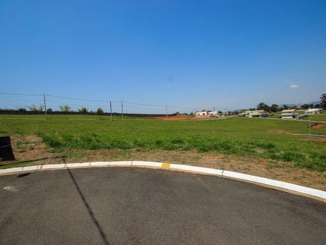 Terreno com 821m², à venda, no bairro Condomínio Jardim Flamboyan em Bragança Paulista