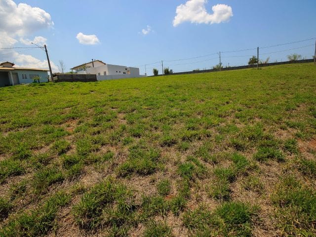 Terreno com 821m², à venda, no bairro Condomínio Jardim Flamboyan em Bragança Paulista