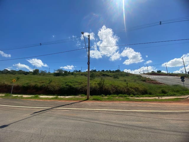 Terreno com 300m², à venda, no bairro Centro em Pouso Alegre