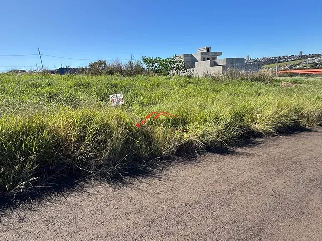 Terreno com 300m², à venda, no bairro Residencial Rosa Cazarin em Apucarana