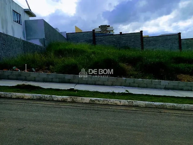 Terreno com 450m², à venda, no bairro Centreville em Poços de Caldas