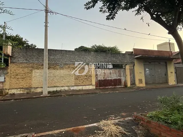 Terreno com 560m², à venda, no bairro Nossa Senhora da Abadia em Uberaba