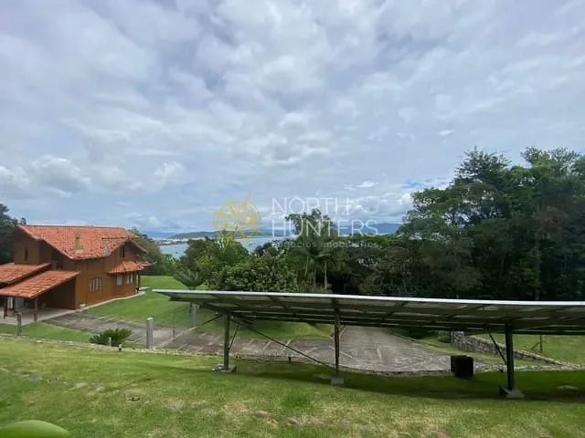 Terreno com 23725m², à venda, no bairro Jurerê em Florianópolis