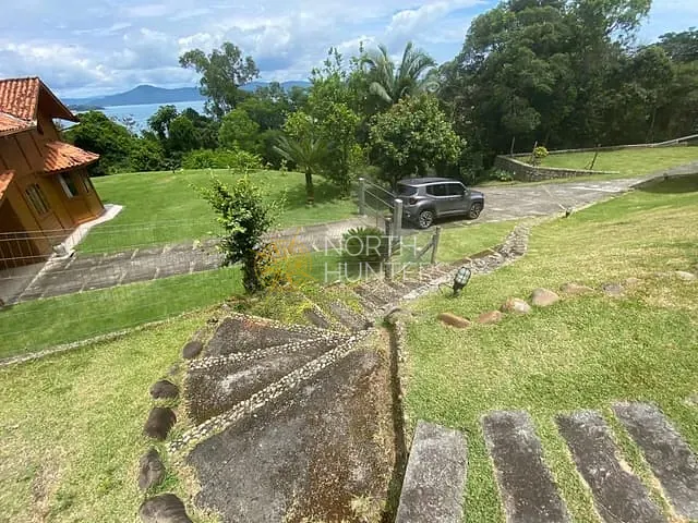 Terreno com 23725m², à venda, no bairro Jurerê em Florianópolis