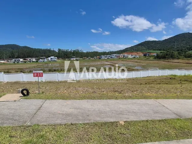 Terreno com 241m², à venda, no bairro Rio do Meio em Itajaí