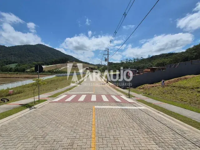 Terreno com 241m², à venda, no bairro Rio do Meio em Itajaí