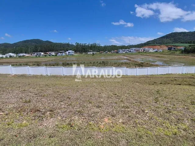 Terreno com 241m², à venda, no bairro Rio do Meio em Itajaí