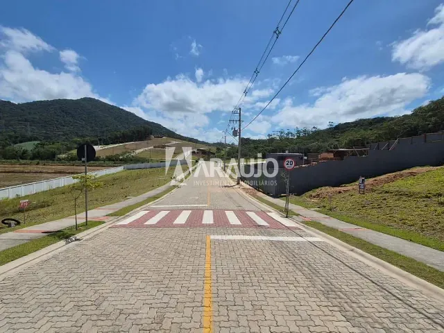Terreno com 241m², à venda, no bairro Rio do Meio em Itajaí
