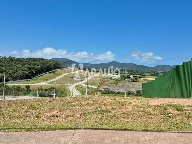 Terreno com 241m², à venda, no bairro Rio do Meio em Itajaí
