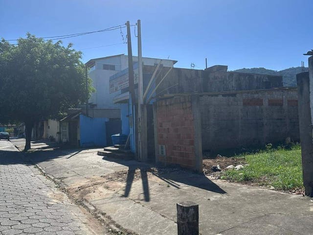 Foto do Terreno - Terreno à venda no bairro do Rio do Ouro em Caraguatatuba, SP - Terreno murado e aterrado perfeito para o seu investimento. | Área 12 imóveis