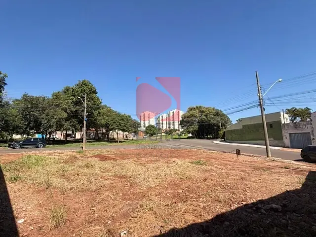Terreno com 359m², à venda, no bairro Vila Real em Pirassununga
