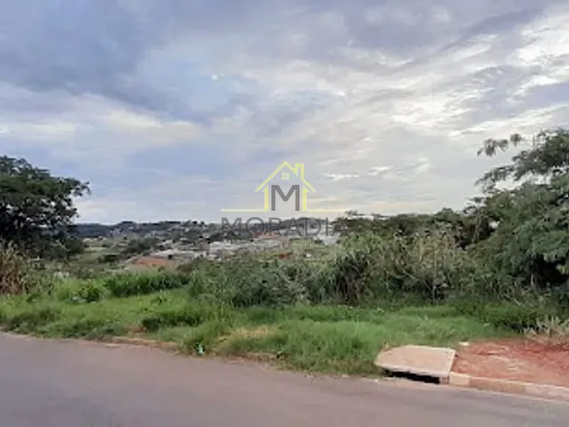 Terreno com 201m², à venda, no bairro Parque dos Ipês II em Guaxupé