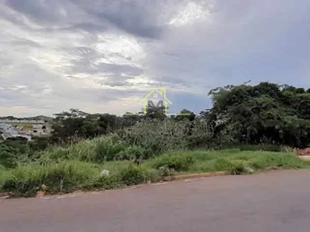 Terreno com 201m², à venda, no bairro Parque dos Ipês II em Guaxupé