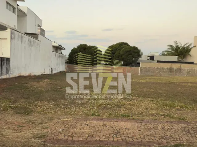 Terreno com 450m², à venda, no bairro Residencial Lago Sul em Bauru
