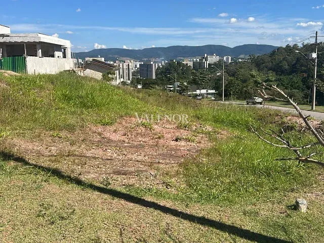 Terreno com 716m², à venda, no bairro Loteamento Residencial e Comercial Horto Florestal em Jundiaí