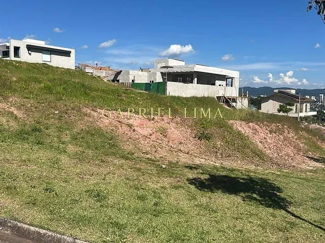 Terreno com 716m², à venda, no bairro Loteamento Residencial e Comercial Horto Florestal em Jundiaí