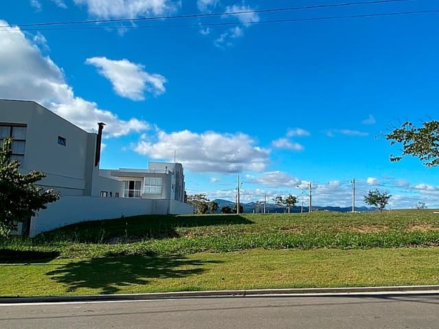 Terreno com 486m², à venda, no bairro São Pedro em Juiz de Fora