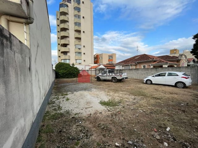 Terreno com 411m², para alugar, no bairro Centro em Pindamonhangaba