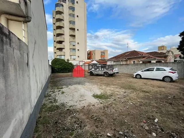 Terreno com 411m², para alugar, no bairro Centro em Pindamonhangaba