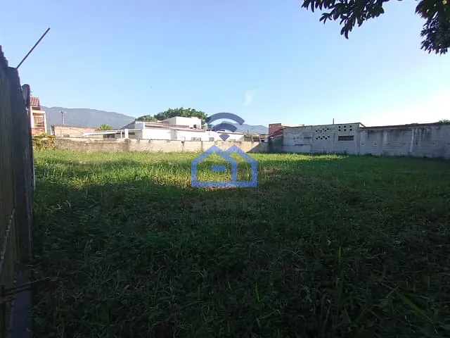 Terreno com 588m², à venda, no bairro Travessão em Caraguatatuba