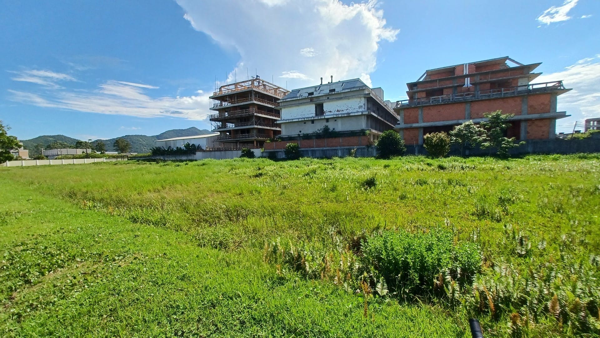 Terreno plano de 387,12m², plano, com ESCRITURA PÚBLICA, no Condomínio Caminho do Engenho I - Campeche - Florianópolis/SC
