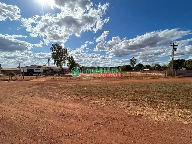 Terreno com 7500m², à venda, no bairro Setor Industrial em Canarana