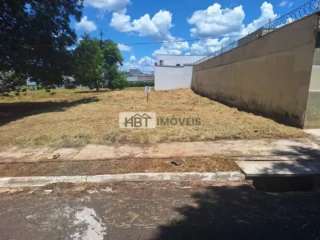 Terreno com 360m², à venda, no bairro Quinta Ranieri em Bauru