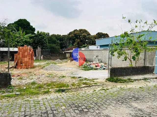 Terreno com 357m², à venda, no bairro Centro em Guapimirim