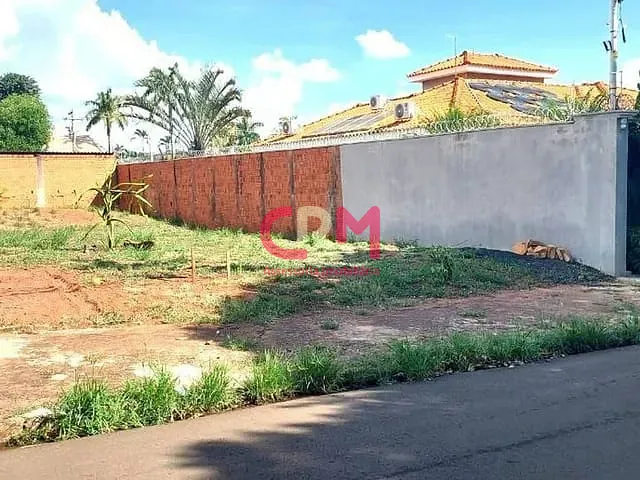 Terreno com 360m², à venda, no bairro Parque Residencial Laranjeiras I em Taquaritinga