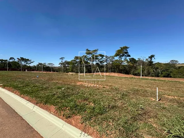 Terreno com 428m², à venda, no bairro Fazenda Gameleira em Goiânia