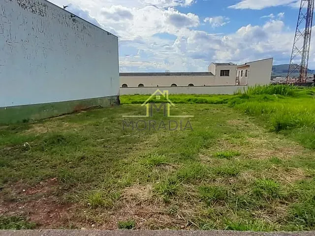 Terreno com 240m², à venda, no bairro Vila Magalhaes em Guaxupé