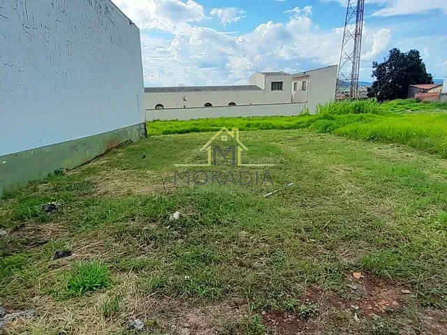 Terreno com 240m², à venda, no bairro Vila Magalhaes em Guaxupé