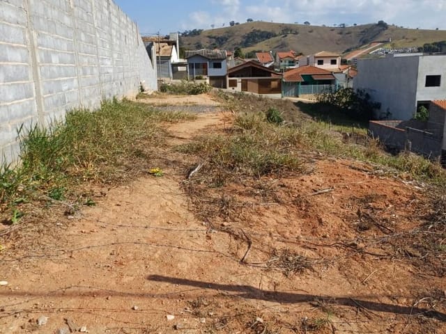 Terreno com 237m², à venda, no bairro Corrego Do Bom Jesus em Córrego do Bom Jesus