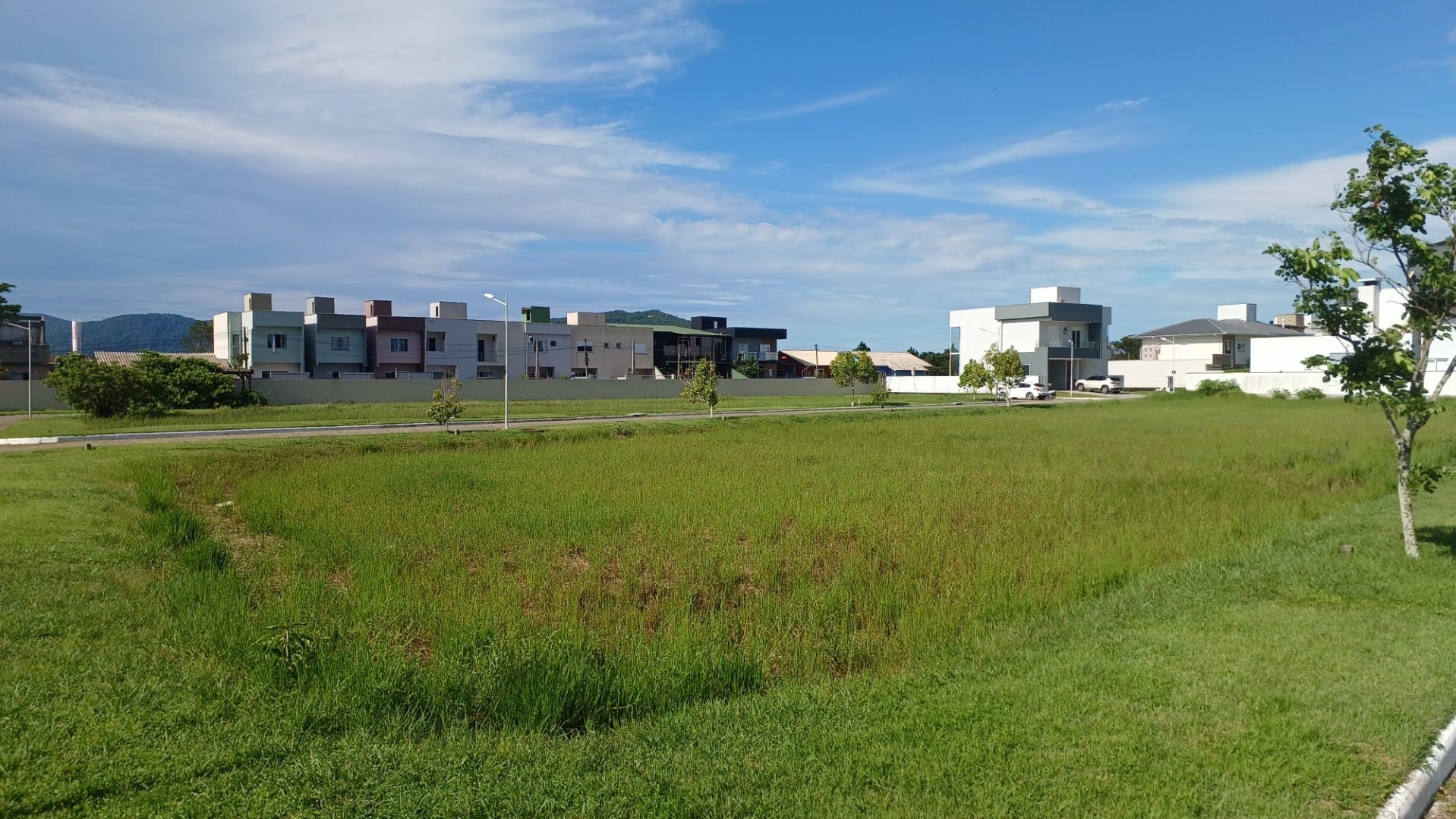 Terreno plano de 393,34m², plano, com ESCRITURA PÚBLICA, no Condomínio Caminho do Engenho I - Campeche - Florianópolis/SC