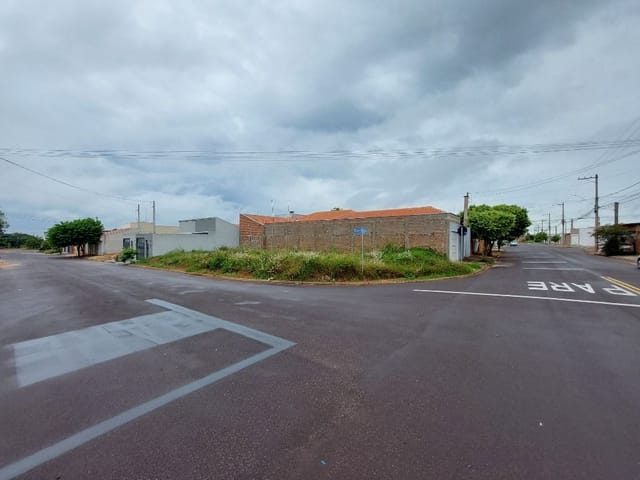 Terreno com 233m², à venda, no bairro Residencial Atenas em Birigui